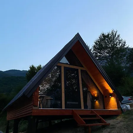 Astrit Villi 3* Theth