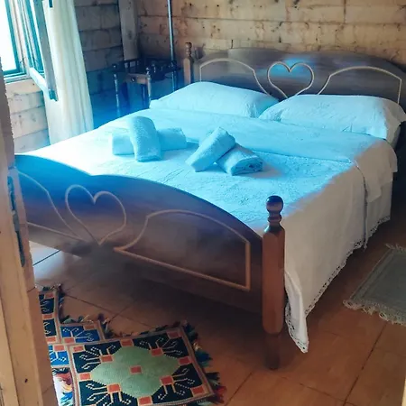 Guest house Astrit Villi Theth